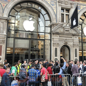 Eerste fan gaat al in de rij liggen voor de iPhone 5