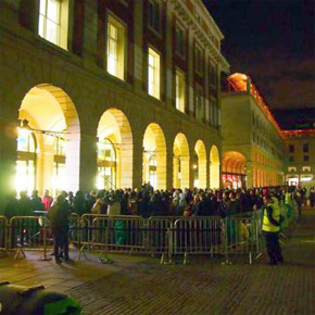 Rij bij Apple Store Covent Garden Londen