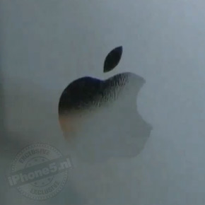 Apple logo en letters lijken erop 'geplakt'