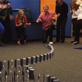 10.000 iPhone 5 Domino [video]